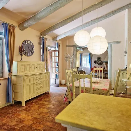 Letizia Villa